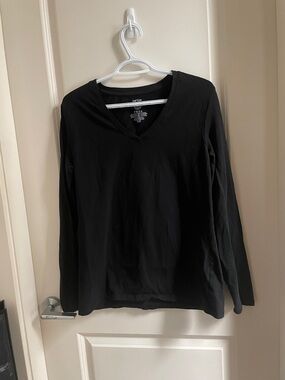 Lord & Taylor Women's Black V-Neck Long Sleeve Top